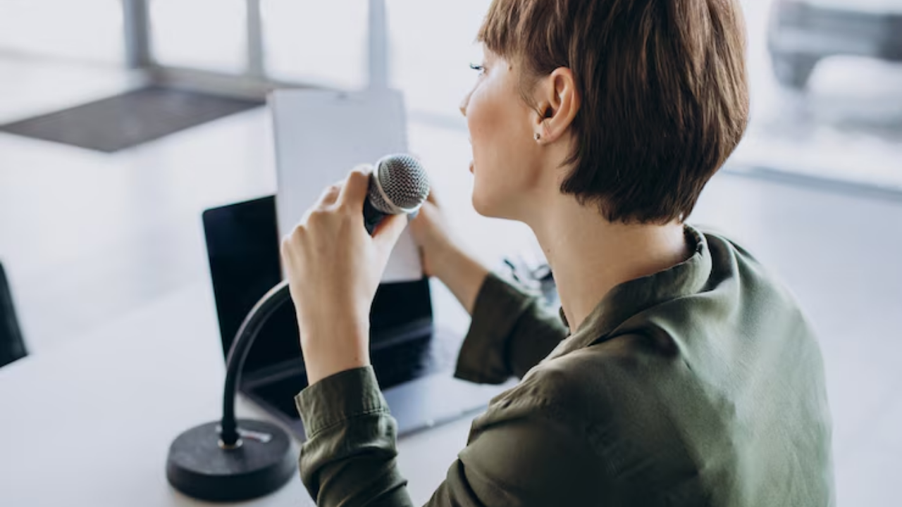 Real-Time Voice Style Changes Based on Customer Profile: Revolutionizing Customer Experience